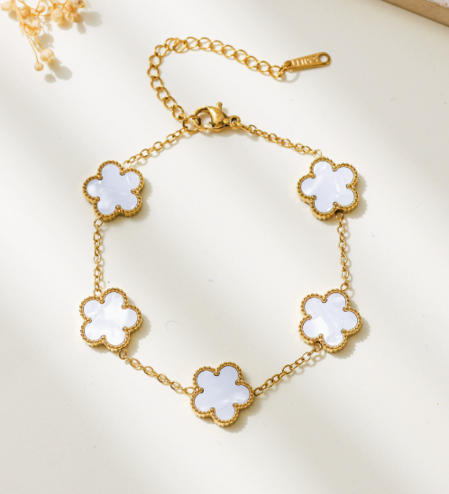 High-End Four Leaf Clover Bracelet in Titanium Steel